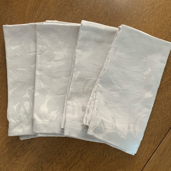 Kate Spade Coming Up Roses Napkins Set 4 - Picture 2 of 3